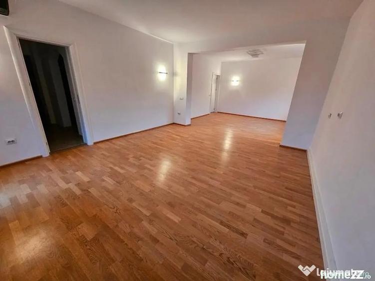 Apartament cu 4 camere decomandat în Domenii