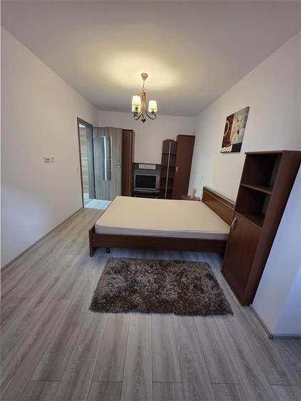 Apartament cu 2 camere decomandat, mobilat în Tractorul