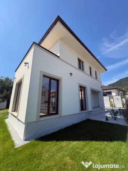 Casă cu 4 camere cu Teren 455 Mp în Central