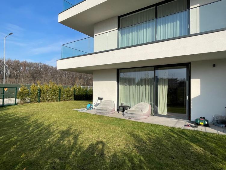 Apartament cu 4 camere decomandat în Băneasa