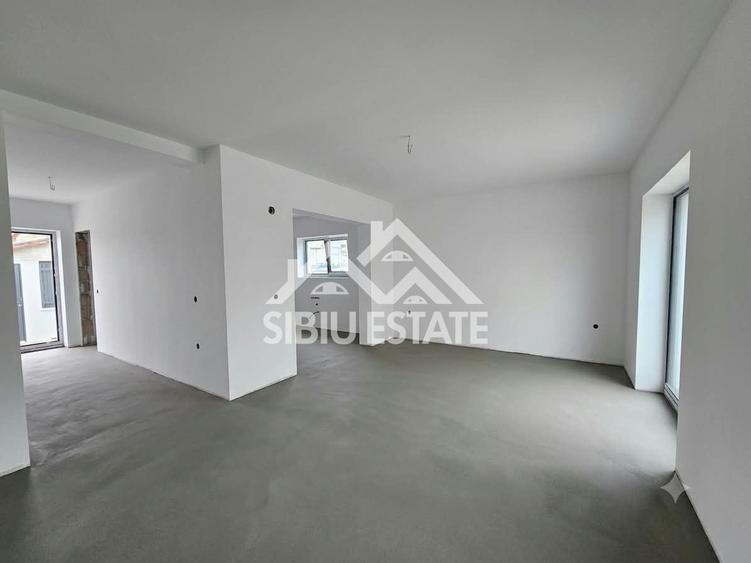 Duplex cu 4 camere cu Canalizare în Șelimbăr