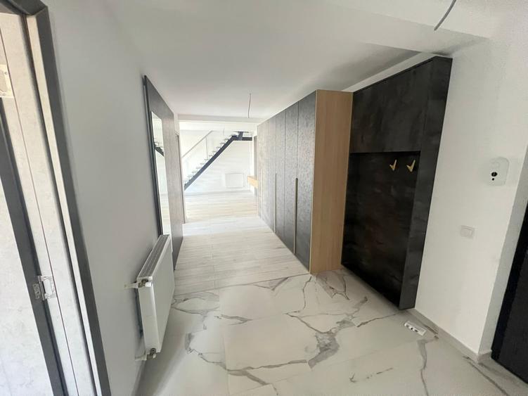 Apartament cu 4 camere decomandat, mobilat în Tărlungeni