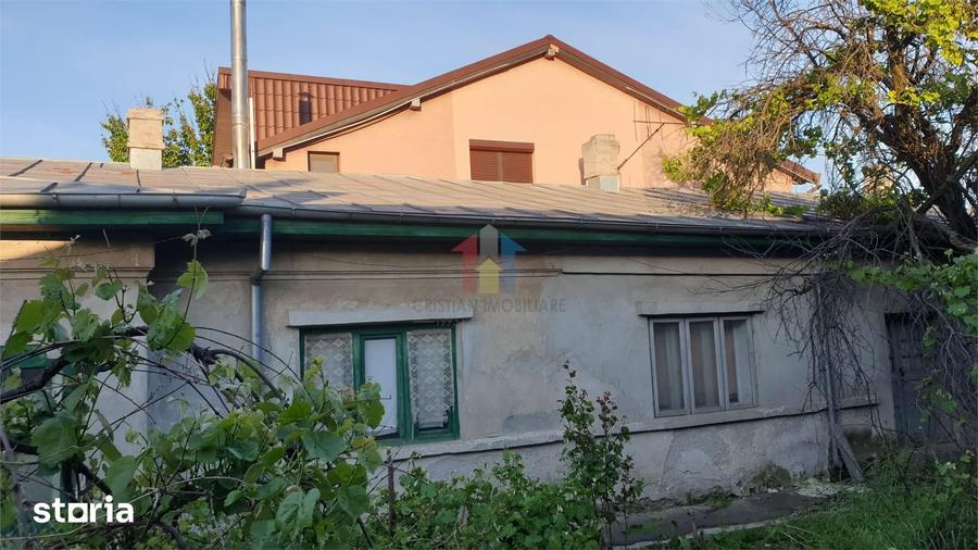 Casă cu 6 camere cu Teren 554 Mp în Vest