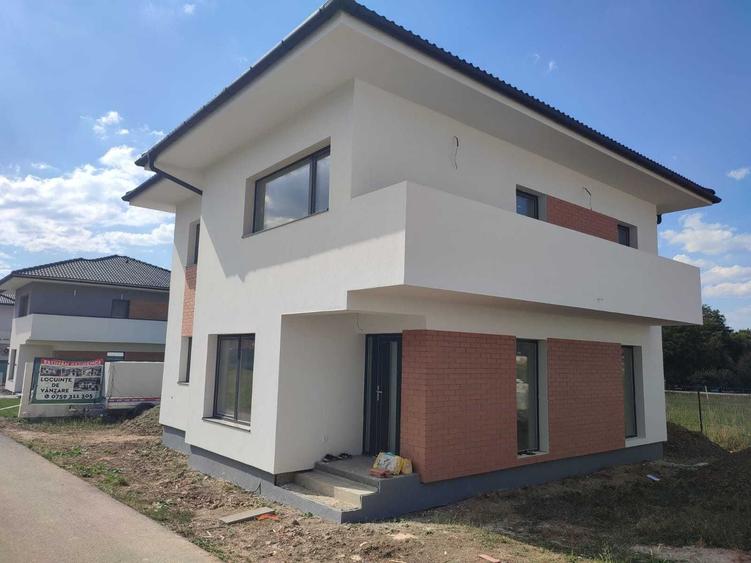Casă cu 4 camere în Central
