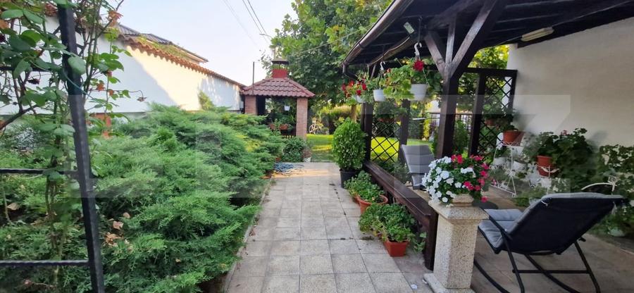 Casă individuală cu 7 camere cu Teren 700 Mp în Bordei