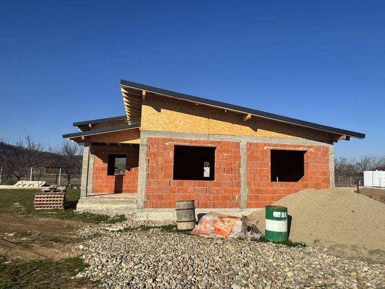 Casă cu 3 camere în Oșorhei