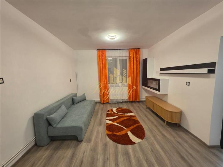 Apartament cu 5 camere decomandat, mobilat în Girocului