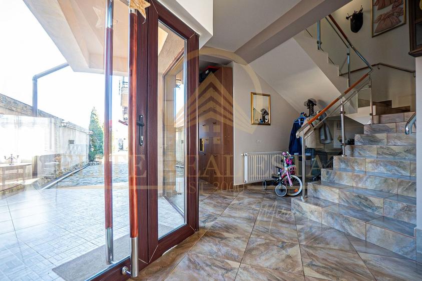 Casă individuală cu 5 camere cu Piscina în Palazu Mare