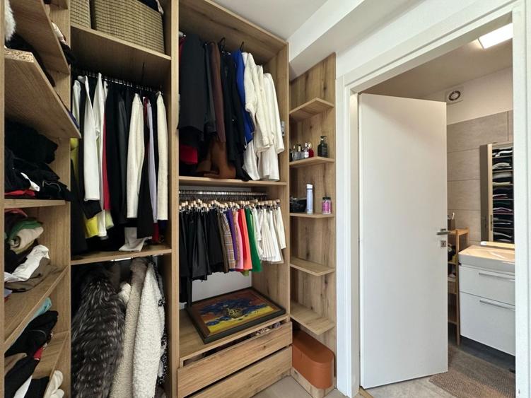 Apartament cu 3 camere decomandat, mobilat în Sisești