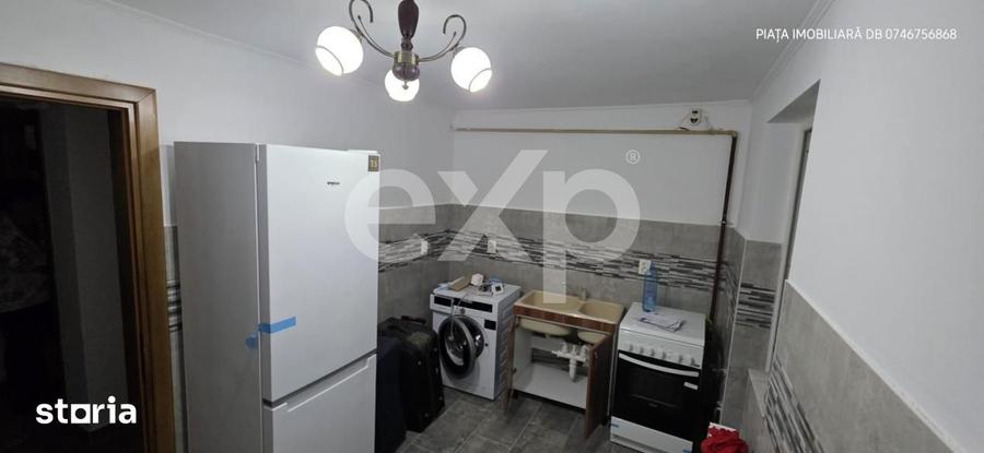 Apartament cu 3 camere decomandat, mobilat în Micro 6