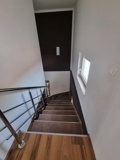 Casă individuală cu 5 camere cu Garaj în Central