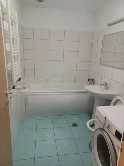 Garsonieră decomandată în Roșu