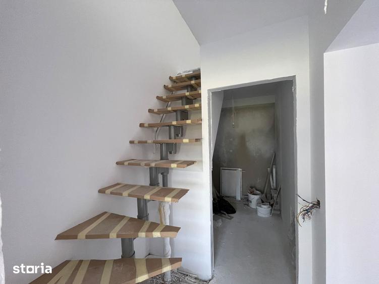 Casă cu 6 camere cu Teren 420 Mp în Ghiroda