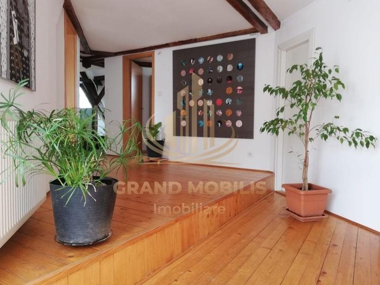 Apartament cu 4 camere decomandat în Central