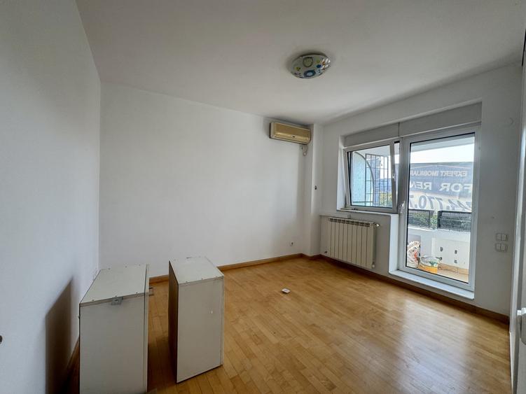 Apartament cu 4 camere decomandat, mobilat în Unirii