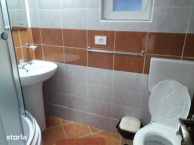 Casă cu 10 camere cu Teren 360 Mp în Central