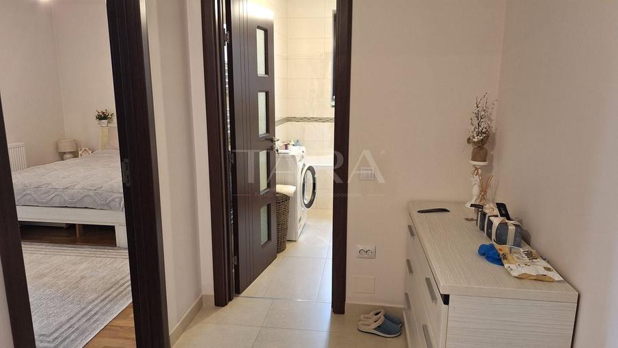 Apartament cu 3 camere semidecomandat, mobilat în Europa