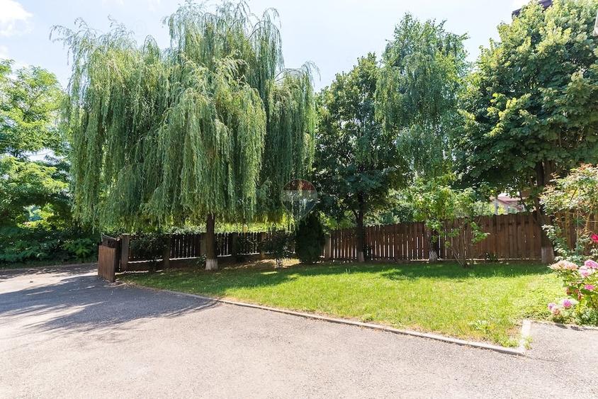 Casă cu 5 camere cu Teren 869 Mp în Bucium