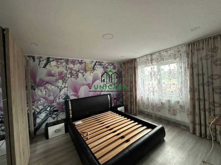 Casă individuală cu 8 camere cu Canalizare în Periferie