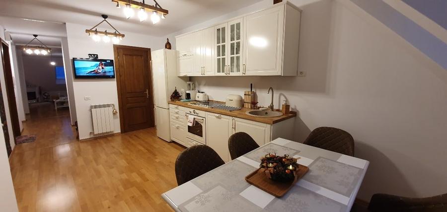 Apartament cu 4 camere decomandat, mobilat în Furnica