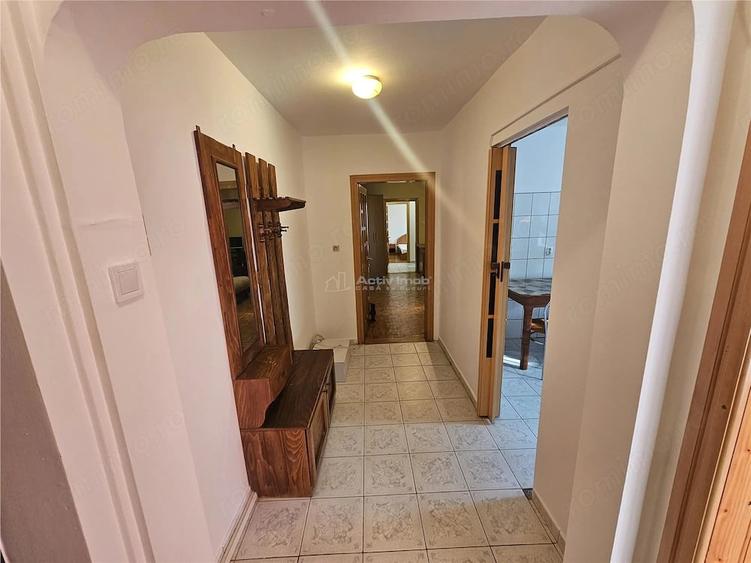 Apartament cu 3 camere semidecomandat în Cuptoare (Reșița)