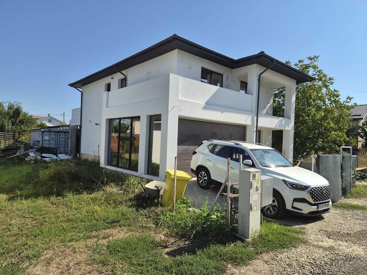 Casă cu 4 camere în Berceni
