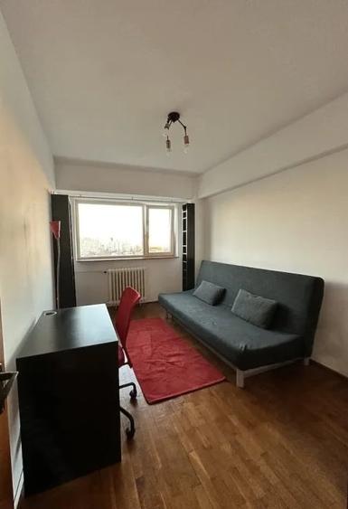 Apartament cu 3 camere decomandat, mobilat în Victoriei