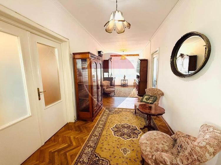 Apartament cu 4 camere decomandat, mobilat în Ultracentral