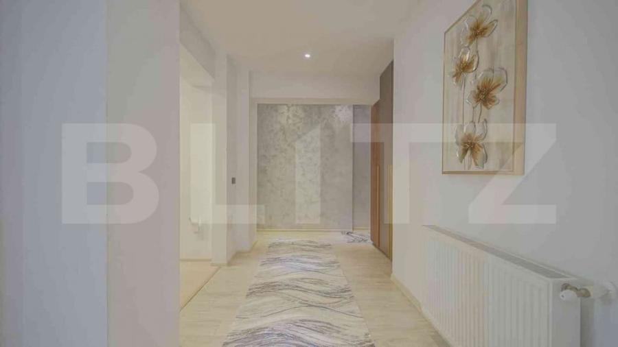 Apartament cu 4 camere decomandat în Tractorul