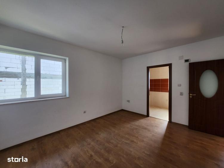 Casă cu 4 camere în Ștefănești