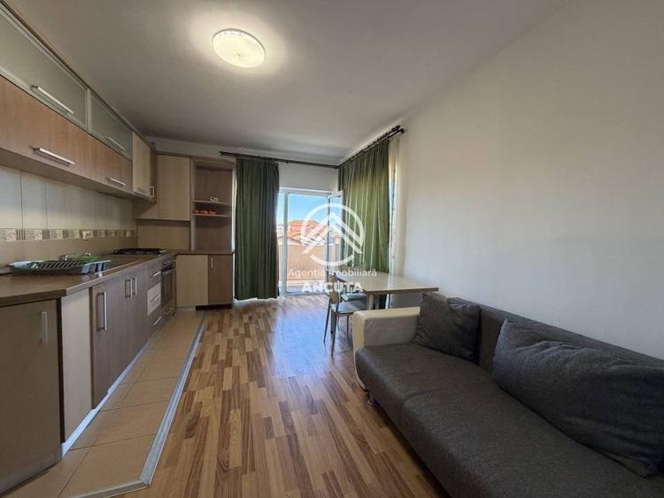 Apartament cu 2 camere semidecomandat în Tăuți