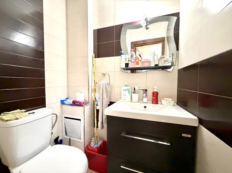 Apartament cu 3 camere decomandat, mobilat în Lunei