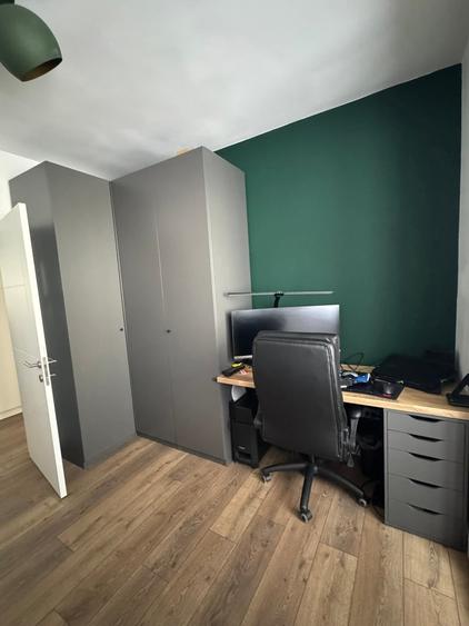 Apartament cu 4 camere semidecomandat, mobilat în P-ța Gorjului