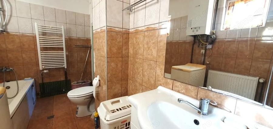 Casă cu 3 camere cu Teren 2568 Mp în Luna