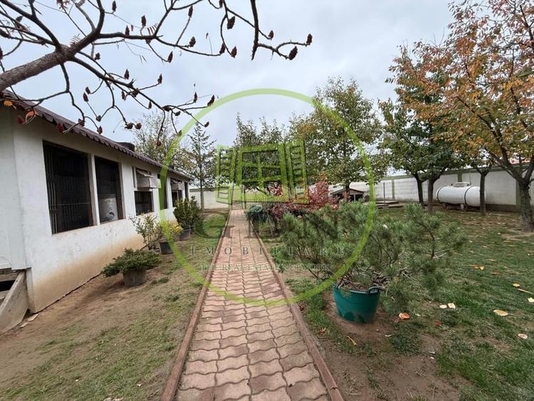 Casă individuală cu 5 camere cu Teren 713 Mp în Cârcea