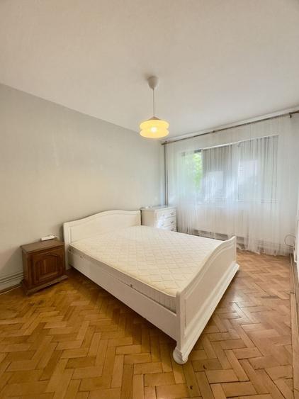Apartament cu 3 camere decomandat în Torontalului