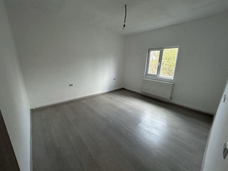 Casă cu 3 camere în Lumina