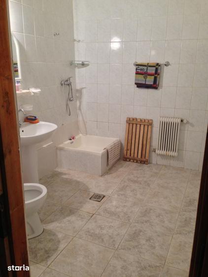 Casă cu 6 camere cu Teren 1620 Mp în Bran