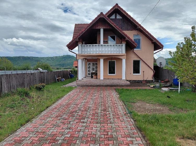 Casă cu Teren 1062 Mp în Oituz