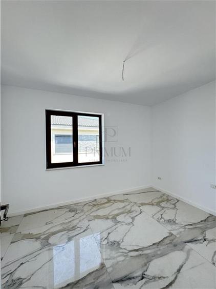 Duplex cu 5 camere cu Canalizare în Chișoda