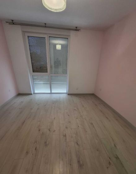 Apartament cu 3 camere decomandat în Exterior Vest