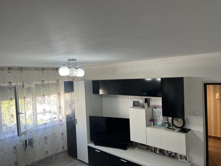Apartament cu 2 camere decomandat în Exterior Vest