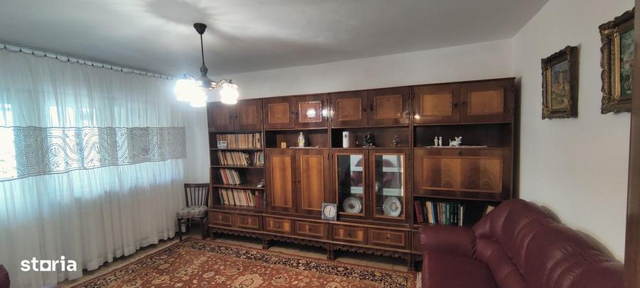 Apartament cu 3 camere decomandat, mobilat în 1 Mai