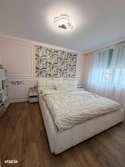 Casă cu 10 camere cu Teren 430 Mp în Sântandrei