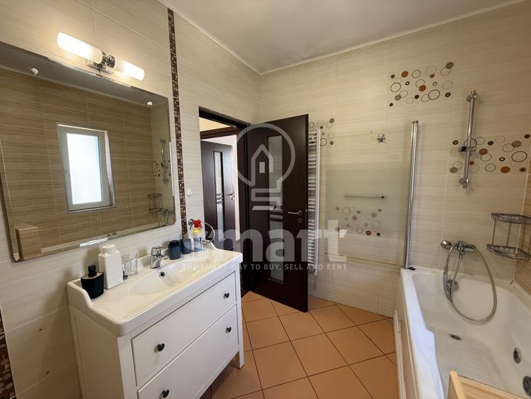 Apartament cu 4 camere semidecomandat în Bună Ziua