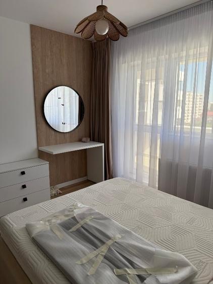 Apartament cu 3 camere semidecomandat, mobilat în Berceni