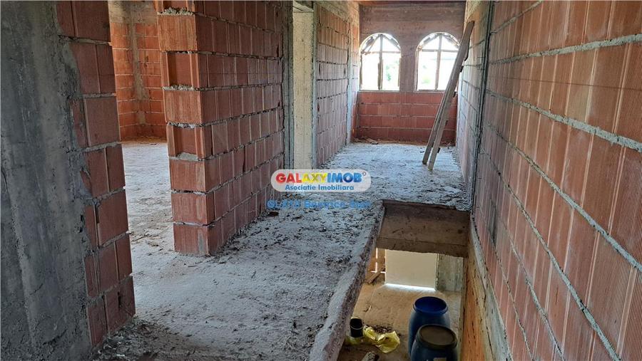 Casă cu 4 camere cu Teren 268 Mp în Est
