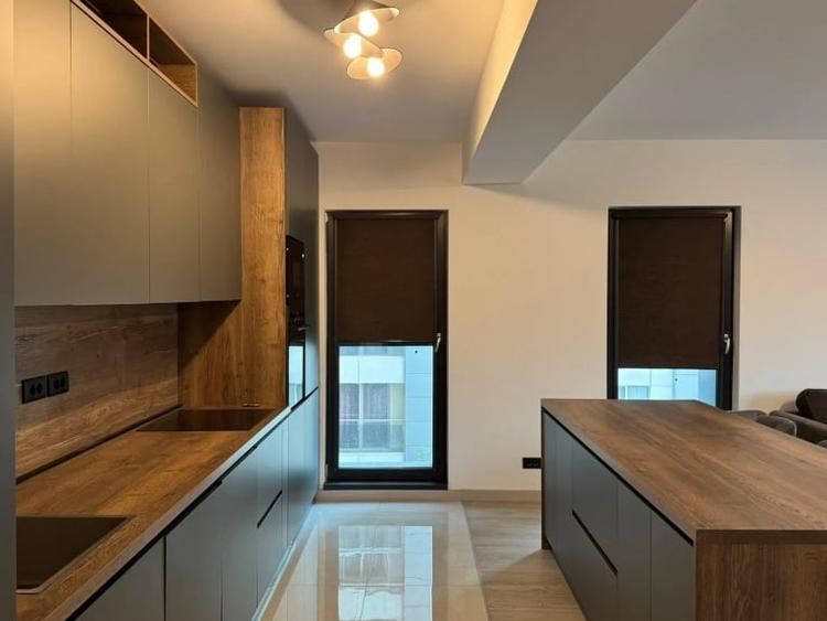 Apartament cu 3 camere decomandat, mobilat în Vitan