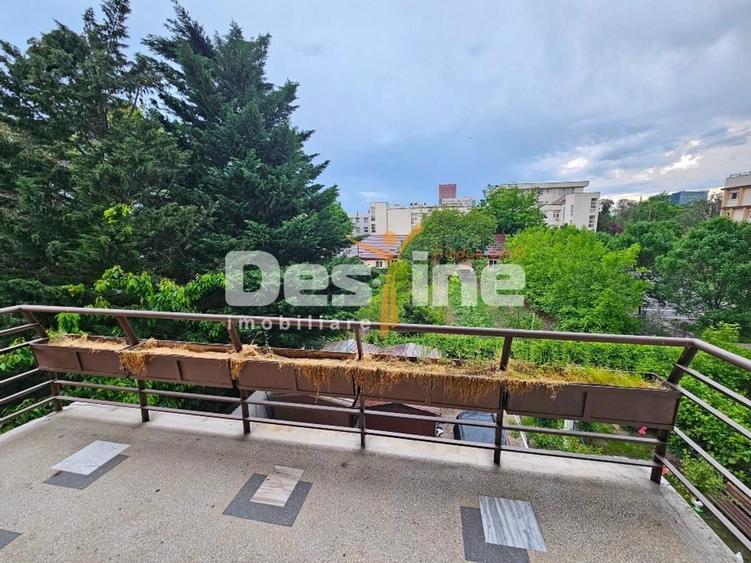Apartament cu 4 camere decomandat în Domenii