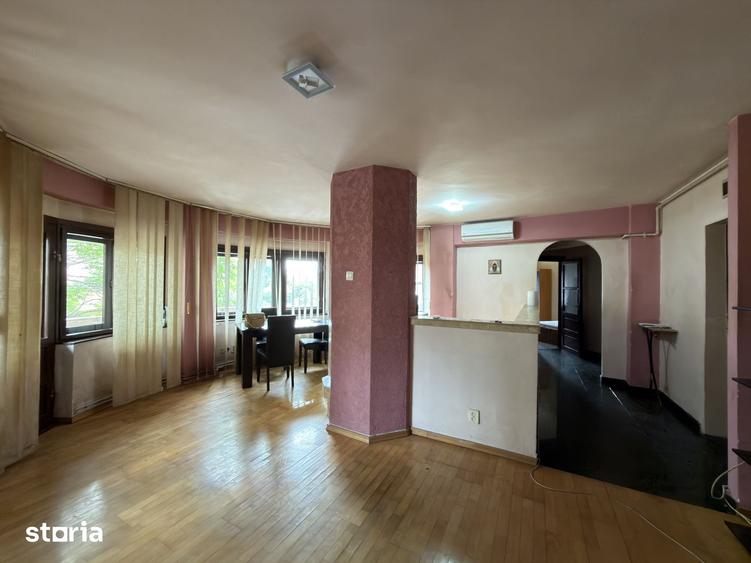 Apartament cu 3 camere decomandat în Crișan